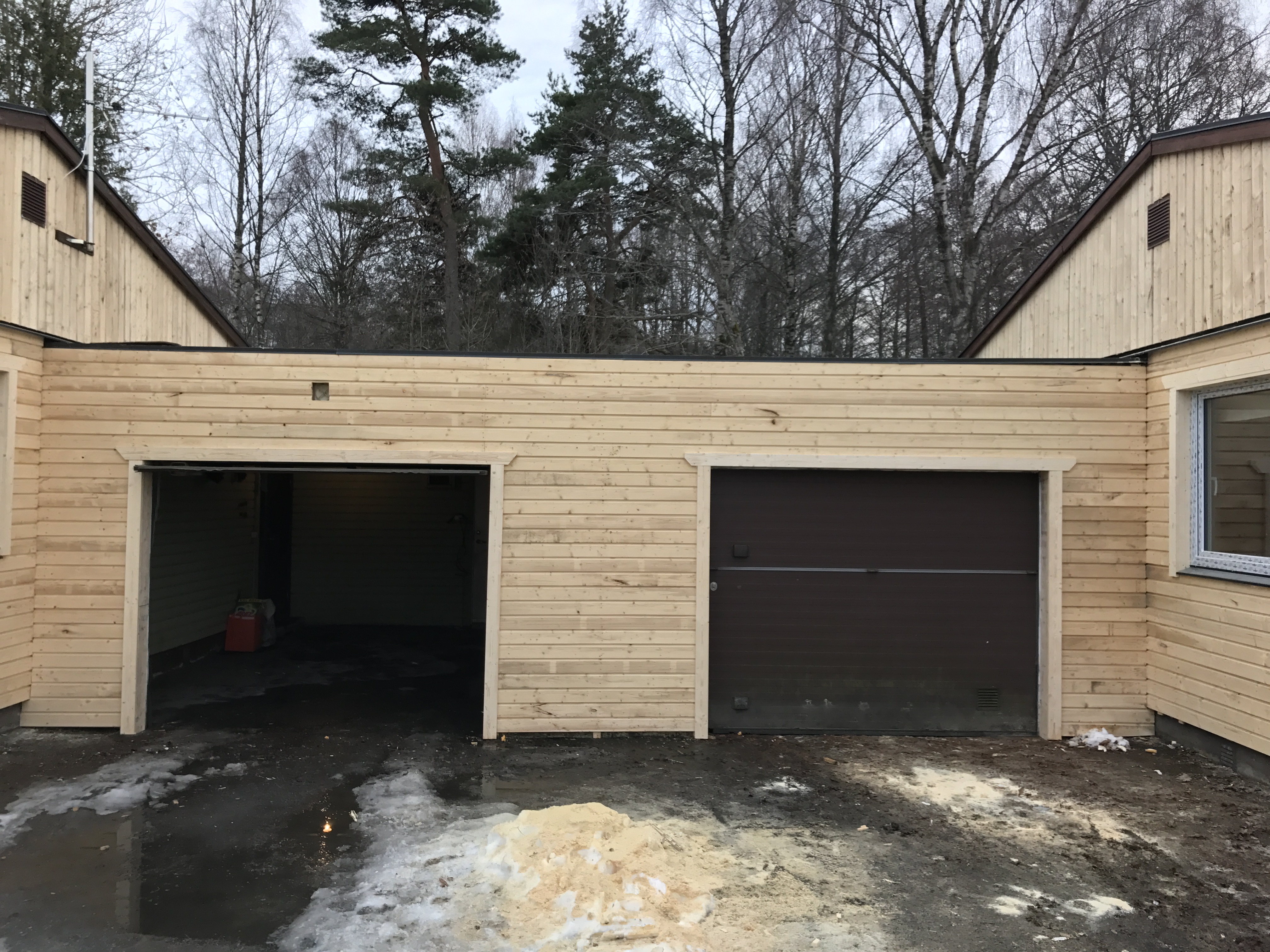 Garageportar Träfasad