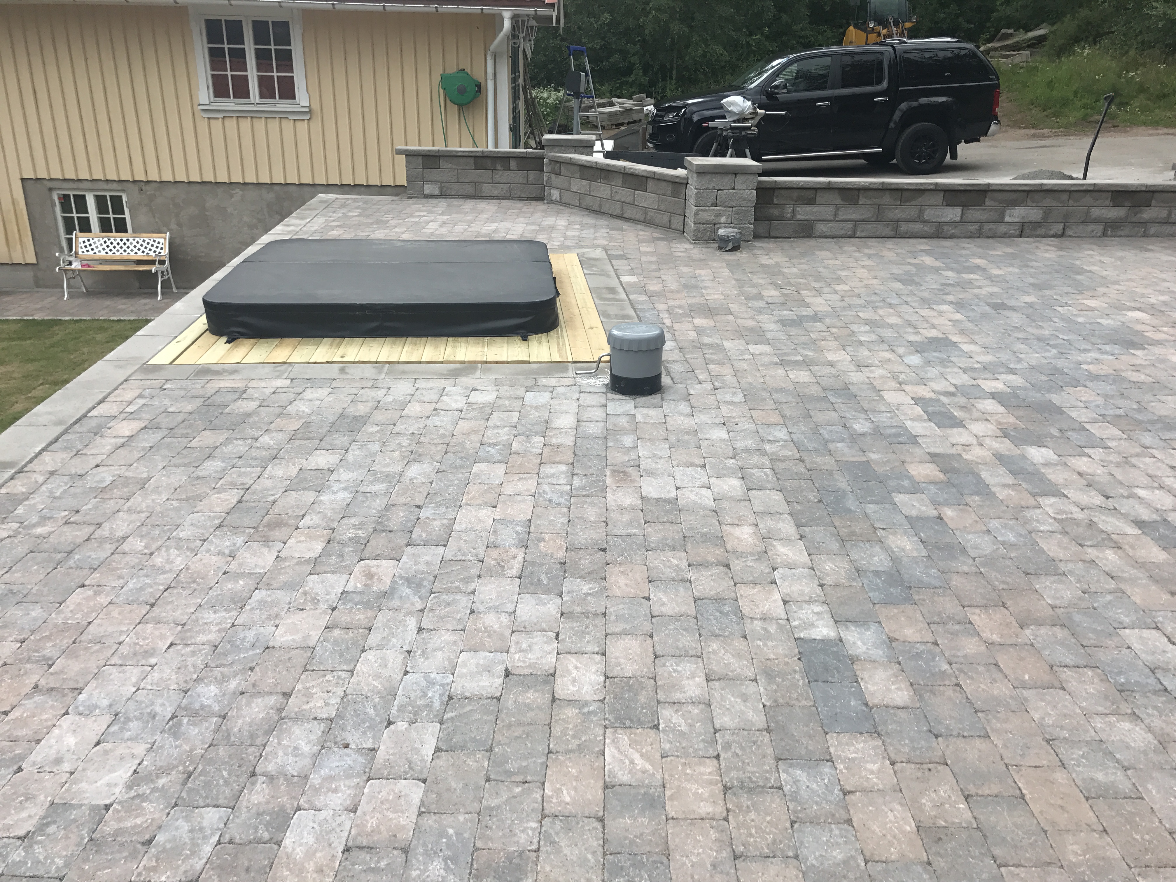 Terrass med Stödmurar